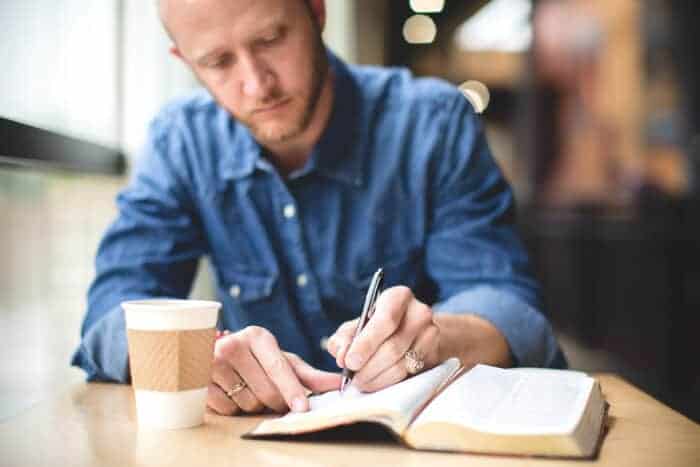 A man remote working in a cafe