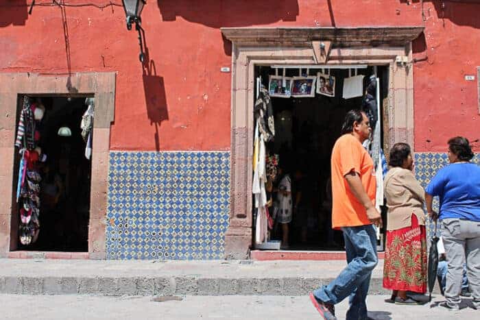 멕시코의 다채로운 건물