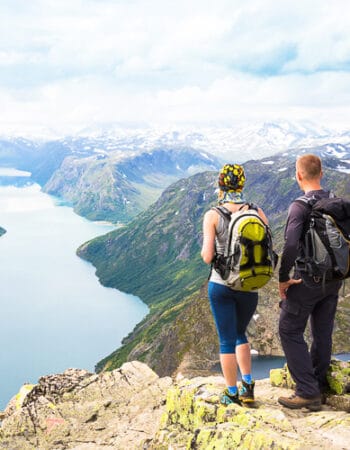 Hikers that have just moved to Norway